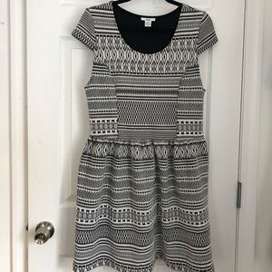stretch cotton b&w fit and flare printed dress